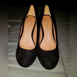 Chinese Laundry black suede size 5
